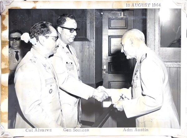 Clase IV - 10 Aug 1964 - Col Alvarez, Gen Somoza, Adm Austin