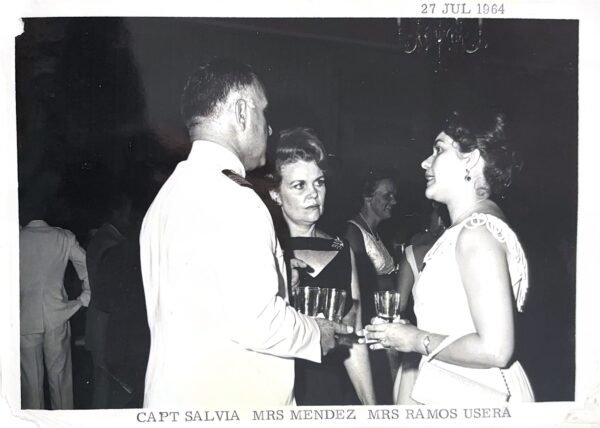 Clase IV - 27 Jul 1964 - Capt Salvia, Mrs Mendez, Mrs Ramas