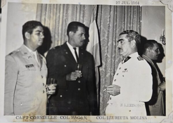 Clase IV - 27 Jul 1964 - CAPT CARNIELLE  COL PAGAN  Y COL IZURIETA MOLINA