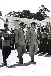 Clase IV - 1964 - GENERAL DEL MAR RECIBIENDO HONORES