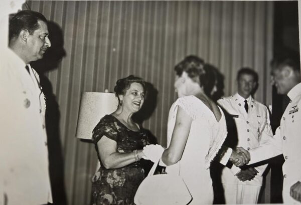 Clase IV - 27 Jul 1964 - GRAL AGUIRRE ,Mrs. del MAR, Mrs HOKE CAPT. HOKE  JULIO 27 1964