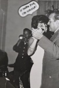Clase IV - 27 Jul 1964 - Miss Moreno Bailando con Col Helio