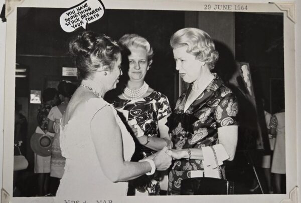 Clase IV - 29 de junio 1964 - 'you have something stuck between your teeth'